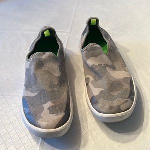 Oofos Oomg Eezee Camoflauge Slip On Shoes size 8